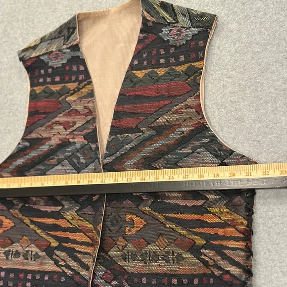 Multicolor Patterned Vest - Picture 6 of 7